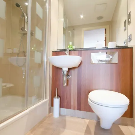 Luxury Penthouse In 2 *